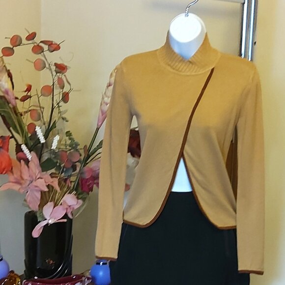 NWT Women’s Lightweight Mock Neck Long Sleeve Yellow Knit Cardigan Sweater XS S - Picture 1 of 7